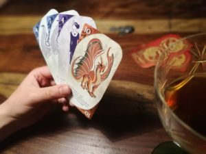 Drei Drachen Poker in der Driftwood Taverne